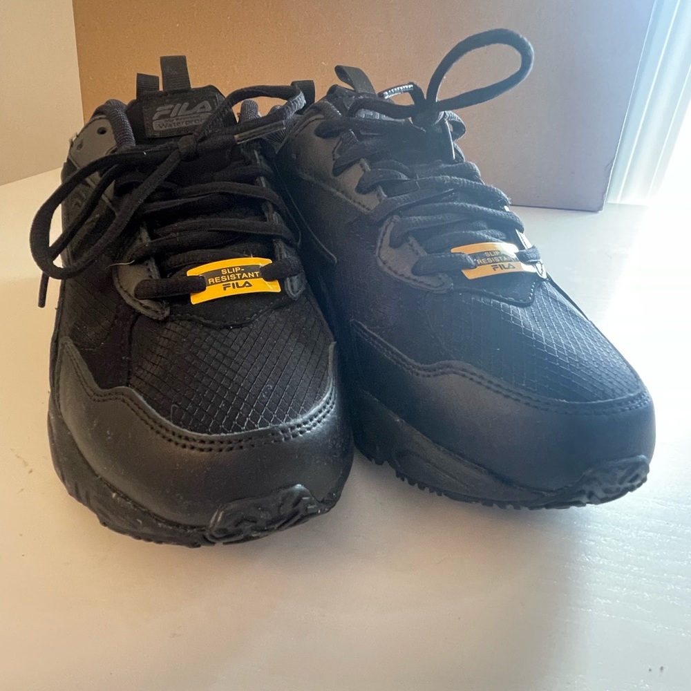 Fila Memory Foam Black Slip Resistant work shoes size 7.5